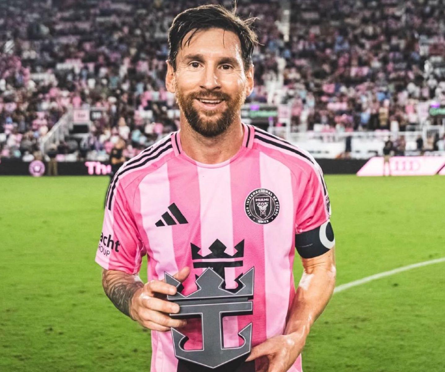 他大概率将, 梅西同时包